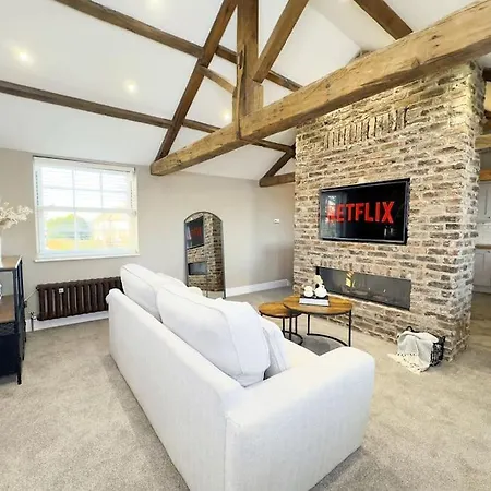 Whitkirk Apartment *