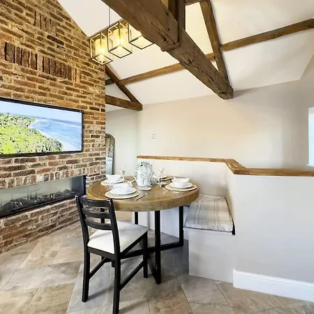 Whitkirk Apartment *